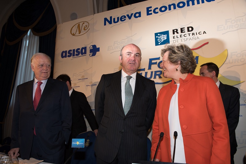 La presidenta de UNESPA, Pilar González de Frutos, participa en el Fórum Europa, patrocinado por ASISA