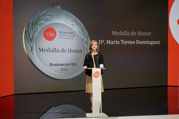 La Dra. María Tormo recibe la Medalla de Honor de la Universidad Internacional de Valencia