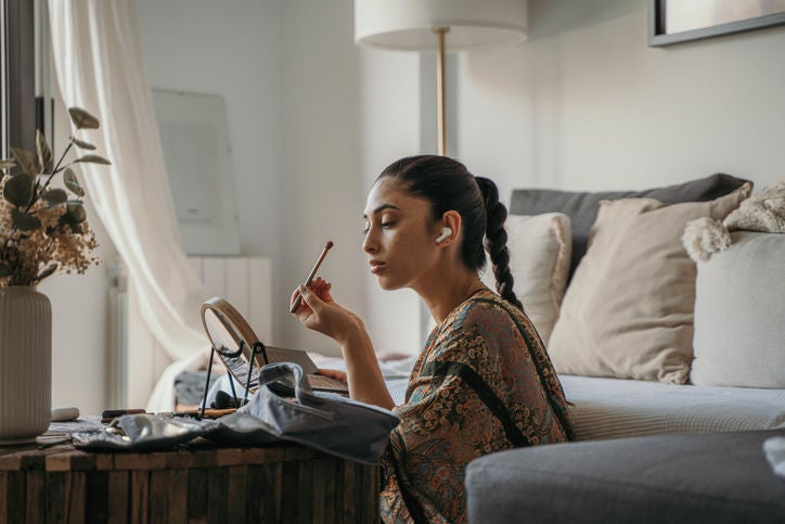 chica joven maquillaje