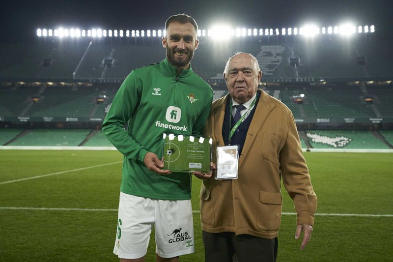ASISA entrega a Germán Pezzella  el premio como ‘Jugador más Saludable’ del Real Betis en 2023