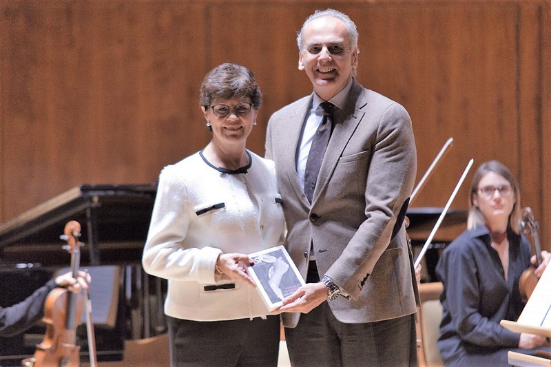 La Dra. Antonia Solvas recibe el Premio Movimiento sin Piedad por el compromiso de ASISA frente a la violencia de género