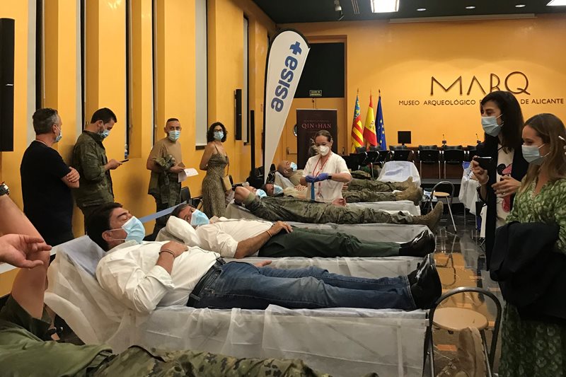 El Centro de Transfusión de Alicante y ASISA recogen 435 donaciones de sangre en la maratón del MARQ